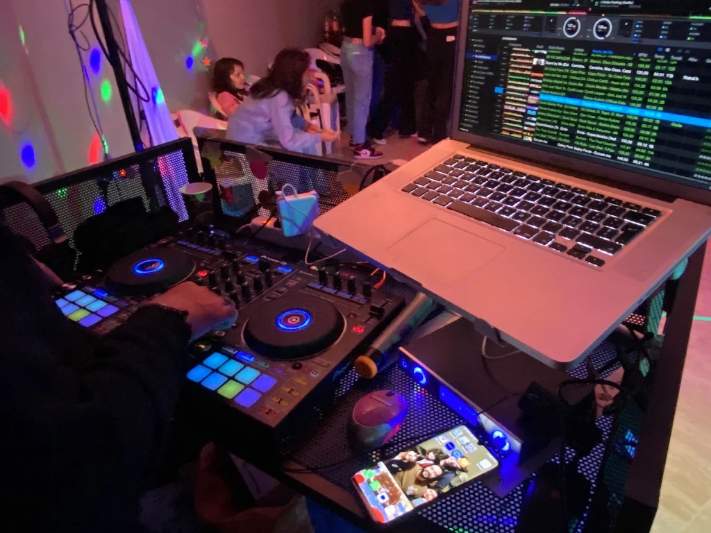 Glow party compleanni intrattenimento Milano