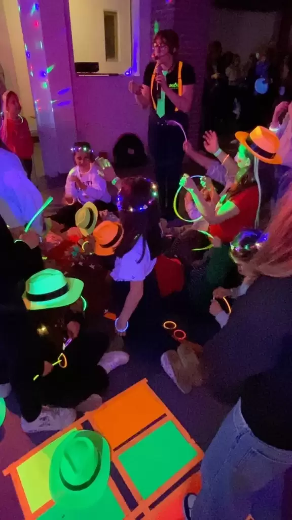 Glow party compleanni intrattenimento Milano